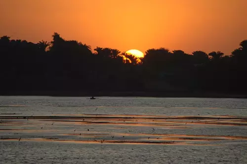 Sonnenuntergang in Ägypten am Nil