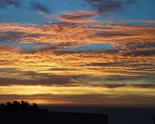 Sonnenuntergang mit Wolken auf Lanzarotte